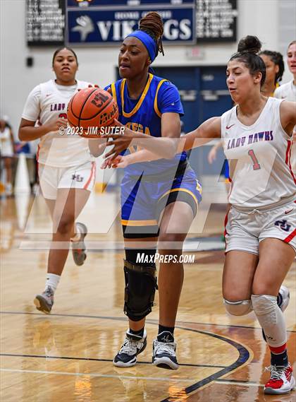 Thumbnail 3 in Hardin-Jefferson vs La Vega (UIL 4A Reg III Semifinal) photogallery.
