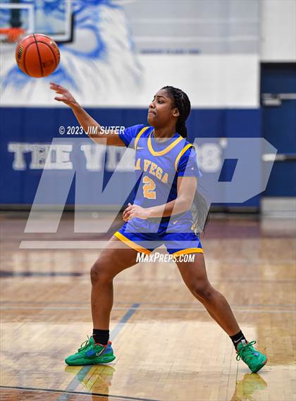 Thumbnail 3 in Hardin-Jefferson vs La Vega (UIL 4A Reg III Semifinal) photogallery.