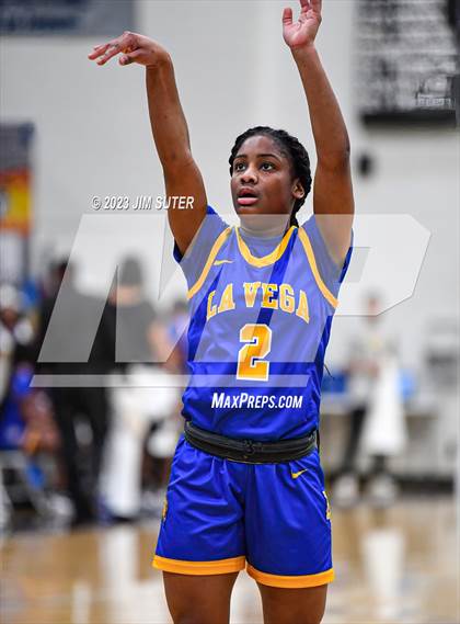 Thumbnail 1 in Hardin-Jefferson vs La Vega (UIL 4A Reg III Semifinal) photogallery.