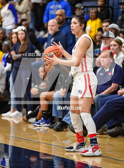 Thumbnail 1 in Hardin-Jefferson vs La Vega (UIL 4A Reg III Semifinal) photogallery.