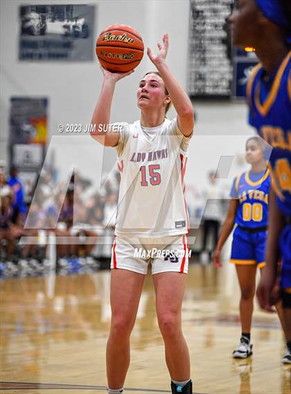 Thumbnail 1 in Hardin-Jefferson vs La Vega (UIL 4A Reg III Semifinal) photogallery.