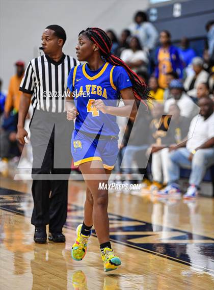 Thumbnail 2 in Hardin-Jefferson vs La Vega (UIL 4A Reg III Semifinal) photogallery.