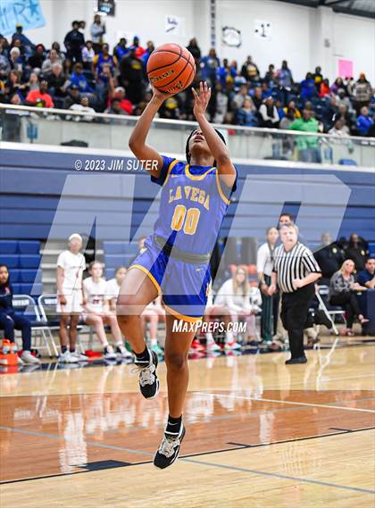 Thumbnail 3 in Hardin-Jefferson vs La Vega (UIL 4A Reg III Semifinal) photogallery.