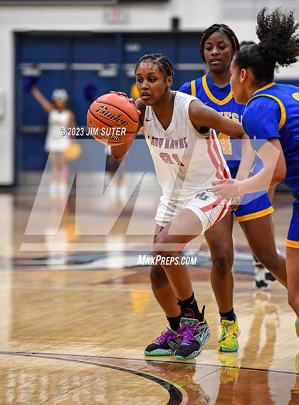 Thumbnail 3 in Hardin-Jefferson vs La Vega (UIL 4A Reg III Semifinal) photogallery.