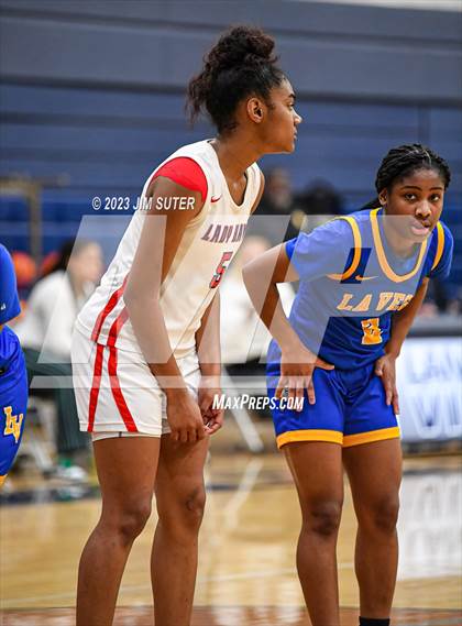 Thumbnail 2 in Hardin-Jefferson vs La Vega (UIL 4A Reg III Semifinal) photogallery.