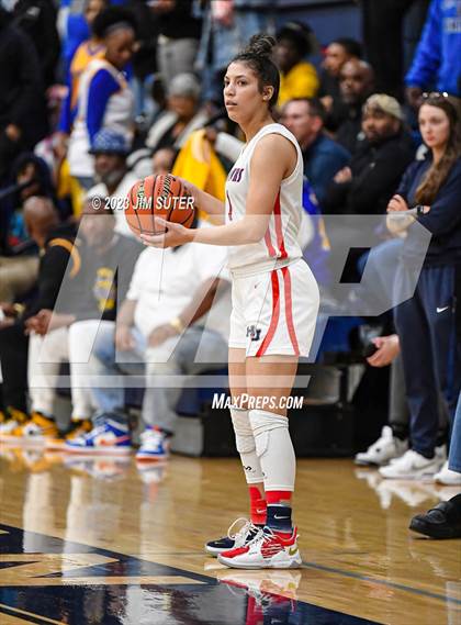Thumbnail 1 in Hardin-Jefferson vs La Vega (UIL 4A Reg III Semifinal) photogallery.