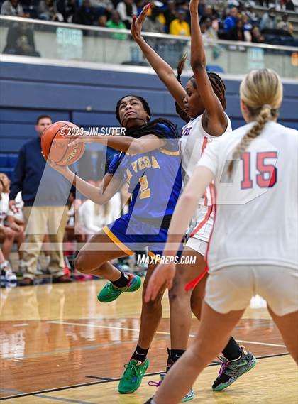 Thumbnail 2 in Hardin-Jefferson vs La Vega (UIL 4A Reg III Semifinal) photogallery.