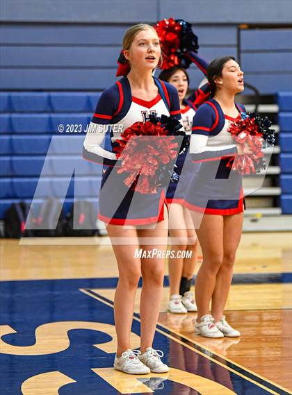 Thumbnail 3 in Hardin-Jefferson vs La Vega (UIL 4A Reg III Semifinal) photogallery.
