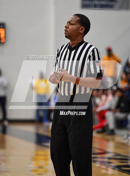 Thumbnail 1 in Hardin-Jefferson vs La Vega (UIL 4A Reg III Semifinal) photogallery.