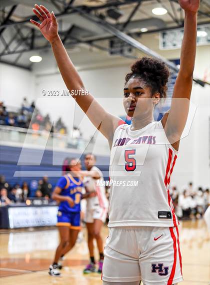 Thumbnail 2 in Hardin-Jefferson vs La Vega (UIL 4A Reg III Semifinal) photogallery.
