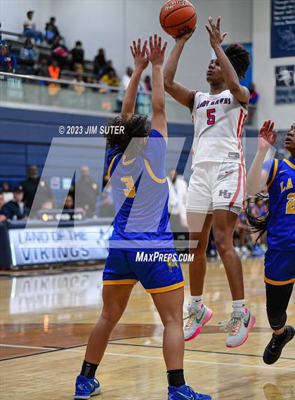 Thumbnail 1 in Hardin-Jefferson vs La Vega (UIL 4A Reg III Semifinal) photogallery.