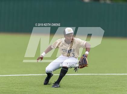 Thumbnail 2 in Mansfield vs. Hebron Game 2 (UIL 6A Area Playoff) photogallery.