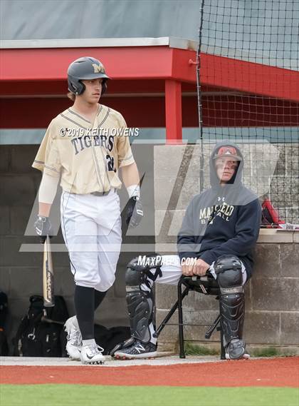 Thumbnail 1 in Mansfield vs. Hebron Game 2 (UIL 6A Area Playoff) photogallery.
