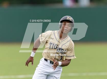 Thumbnail 1 in Mansfield vs. Hebron Game 2 (UIL 6A Area Playoff) photogallery.