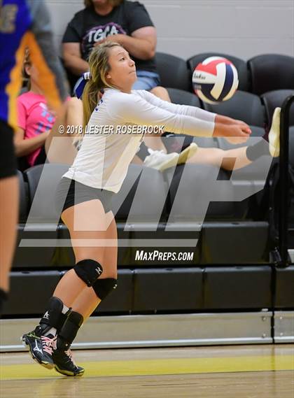 Thumbnail 2 in Bloomington vs Louise (Yorktown South Texas Showdown) photogallery.