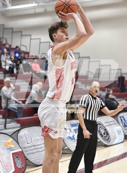 Thumbnail 3 in Mount Si vs. Catalina Foothills (Rancho Mirage Holiday Invitational) photogallery.