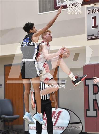 Thumbnail 2 in Mount Si vs. Catalina Foothills (Rancho Mirage Holiday Invitational) photogallery.