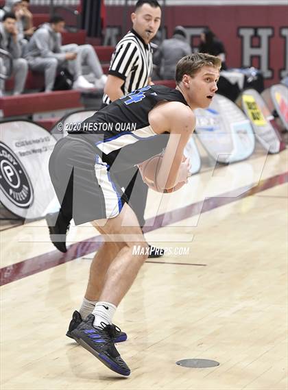 Thumbnail 2 in Mount Si vs. Catalina Foothills (Rancho Mirage Holiday Invitational) photogallery.