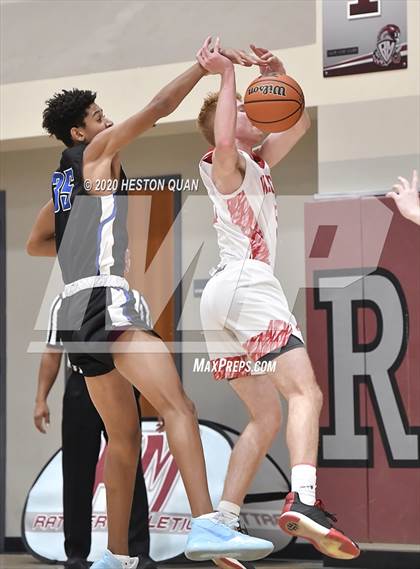 Thumbnail 1 in Mount Si vs. Catalina Foothills (Rancho Mirage Holiday Invitational) photogallery.