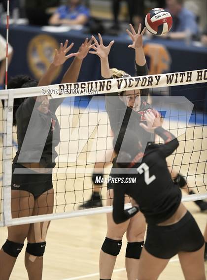 Thumbnail 3 in Central vs Mater Dei (CIF State Open Division Final) photogallery.