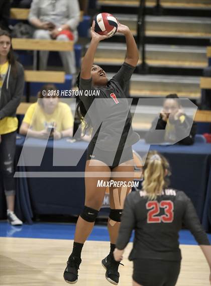 Thumbnail 2 in Central vs Mater Dei (CIF State Open Division Final) photogallery.