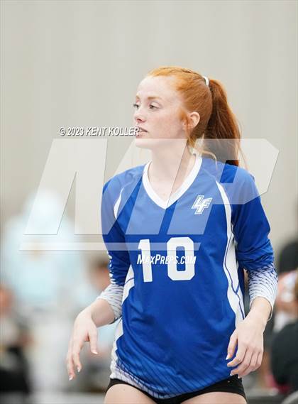 Thumbnail 1 in Lake Fenton vs. Riverview (Beast of the East) photogallery.