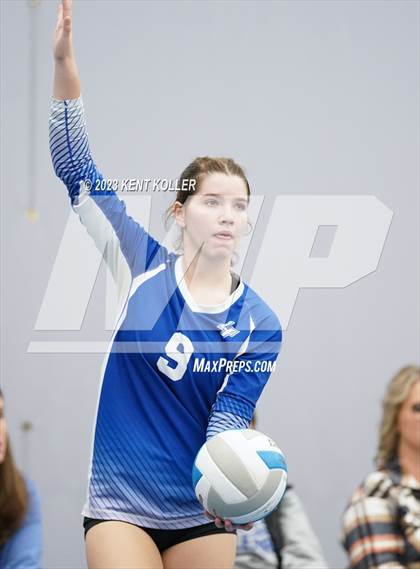Thumbnail 1 in Lake Fenton vs. Riverview (Beast of the East) photogallery.