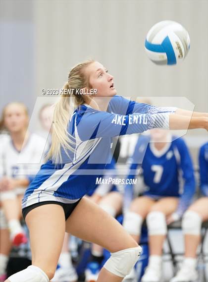 Thumbnail 3 in Lake Fenton vs. Riverview (Beast of the East) photogallery.