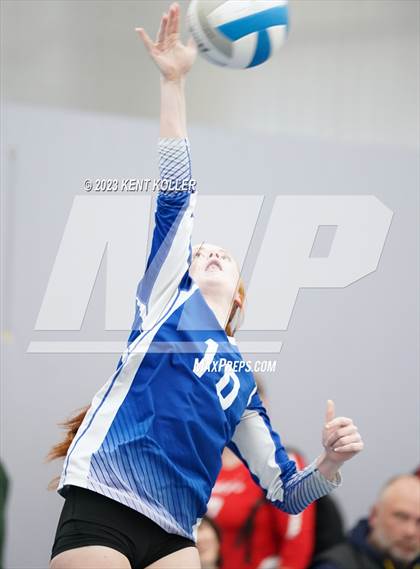 Thumbnail 3 in Lake Fenton vs. Riverview (Beast of the East) photogallery.