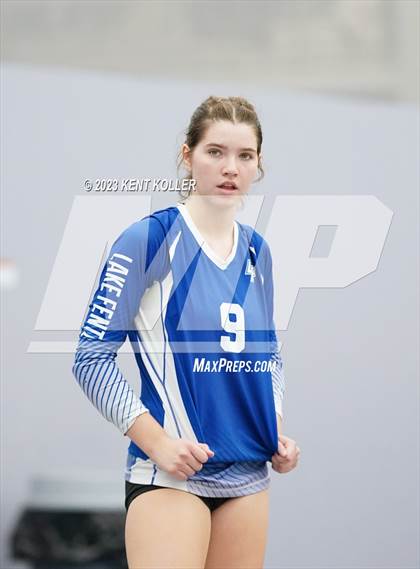 Thumbnail 2 in Lake Fenton vs. Riverview (Beast of the East) photogallery.