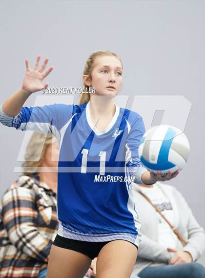 Thumbnail 2 in Lake Fenton vs. Riverview (Beast of the East) photogallery.