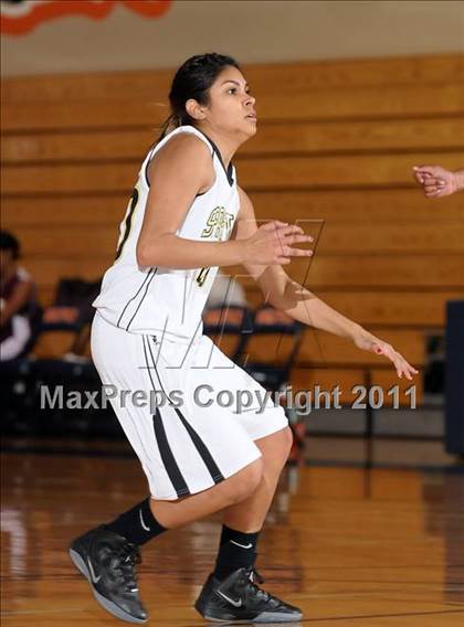 Thumbnail 2 in Encina Prep vs. Lathrop (Cosumnes Oaks Classic) photogallery.