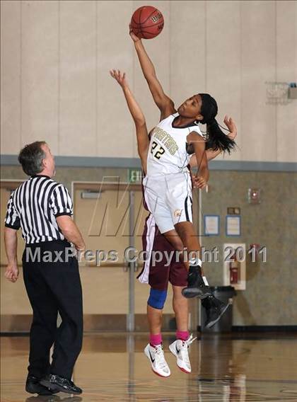 Thumbnail 1 in Encina Prep vs. Lathrop (Cosumnes Oaks Classic) photogallery.
