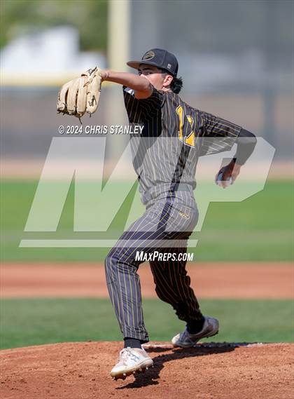 Thumbnail 2 in Galena vs South Medford (Coach Bob Invitational) photogallery.