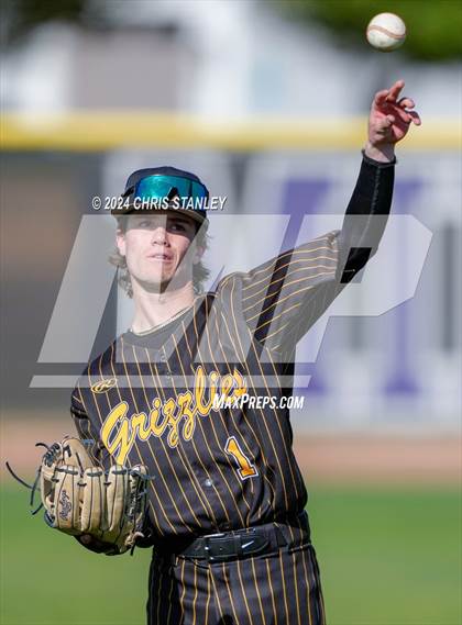 Thumbnail 3 in Galena vs South Medford (Coach Bob Invitational) photogallery.