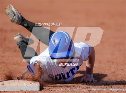 Thumbnail 2 in Galena vs South Medford (Coach Bob Invitational) photogallery.