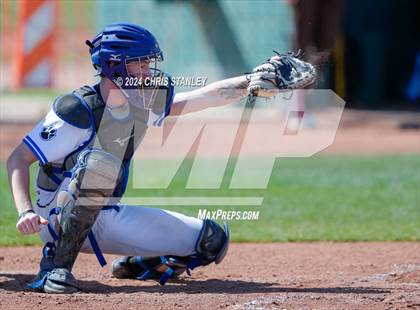 Thumbnail 2 in Galena vs South Medford (Coach Bob Invitational) photogallery.