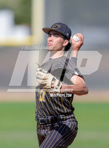 Thumbnail 3 in Galena vs South Medford (Coach Bob Invitational) photogallery.
