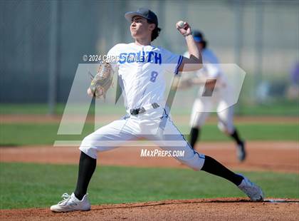 Thumbnail 2 in Galena vs South Medford (Coach Bob Invitational) photogallery.