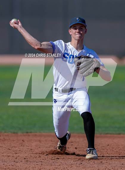 Thumbnail 2 in Galena vs South Medford (Coach Bob Invitational) photogallery.