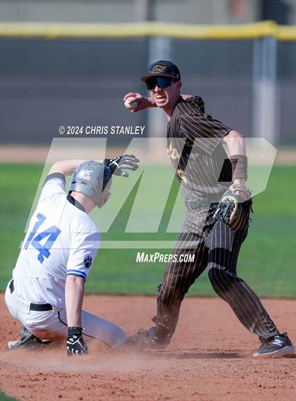 Thumbnail 2 in Galena vs South Medford (Coach Bob Invitational) photogallery.