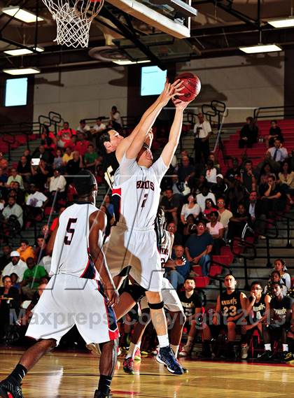 Thumbnail 3 in Bishop Montgomery vs. Pacific Hills (CIF SoCal Regional D4 Final) photogallery.