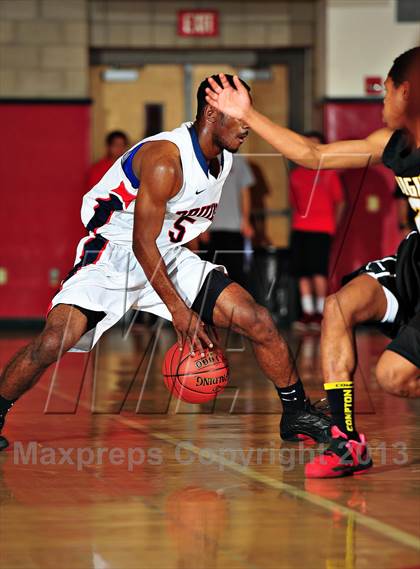 Thumbnail 3 in Bishop Montgomery vs. Pacific Hills (CIF SoCal Regional D4 Final) photogallery.