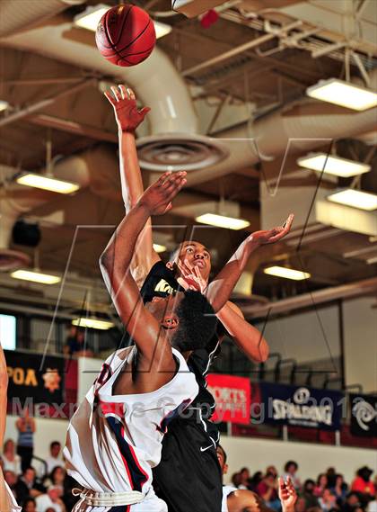 Thumbnail 3 in Bishop Montgomery vs. Pacific Hills (CIF SoCal Regional D4 Final) photogallery.