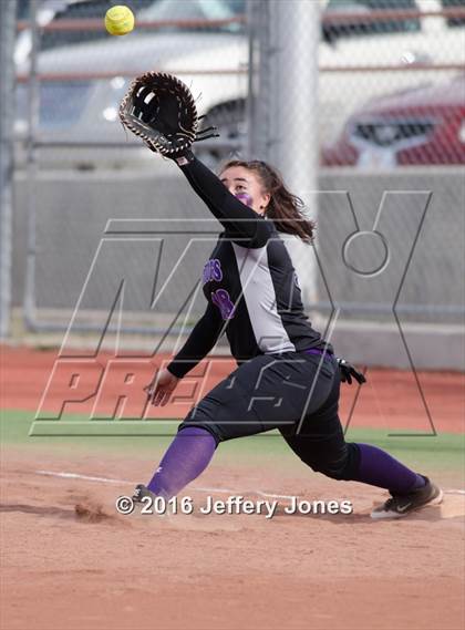 Thumbnail 3 in Gallup @ Miyamura photogallery.