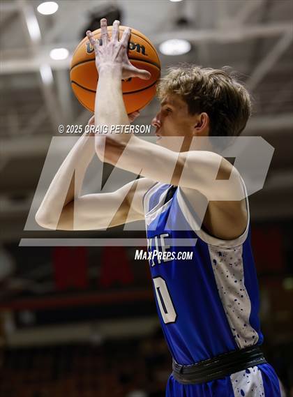 Thumbnail 1 in Dixie vs. Green Canyon (UHSAA 4A Semifinal) photogallery.