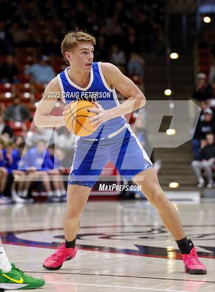 Thumbnail 2 in Dixie vs. Green Canyon (UHSAA 4A Semifinal) photogallery.