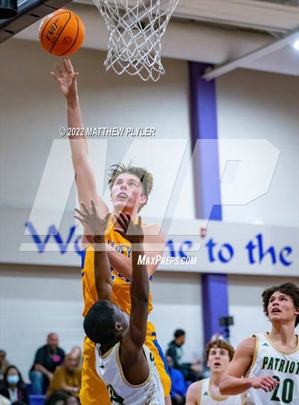 Thumbnail 2 in Laney vs. Pinecrest (2021 Bladen Offroad Christmas Tournament) photogallery.