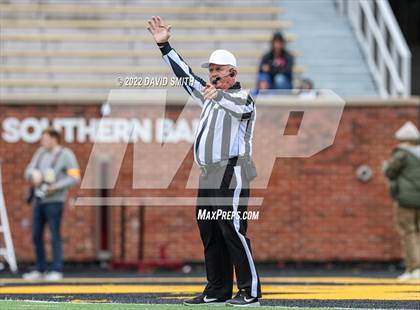 Thumbnail 2 in St. Dominic vs. St. Mary's (MSHSAA Class 4 Championship) photogallery.