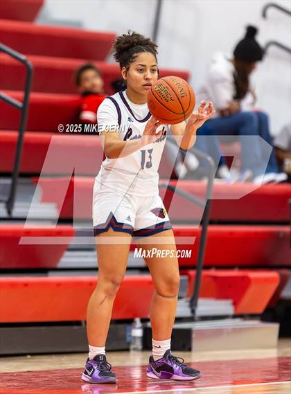 Thumbnail 3 in Eudora vs Holton (Tonganoxie Invitational Tournament) photogallery.